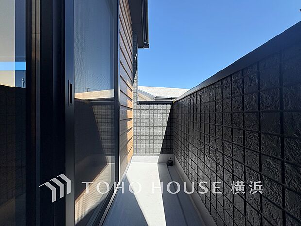 お部屋にも爽やかな風と暖かく柔らかな日差しが差し込み、毎日の暮らしを豊かに彩ります。