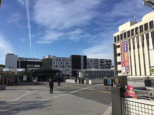 戸塚駅 3400m JR東海道線・横須賀線・湘南新宿ライン・ブルーラインの4路線乗り入れ。品川へ乗り換え無し約27分。