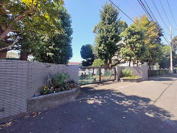 横浜市立大正小学校　1200m　徒歩15分。子育て世代に優しい落ち着いた住環境。   