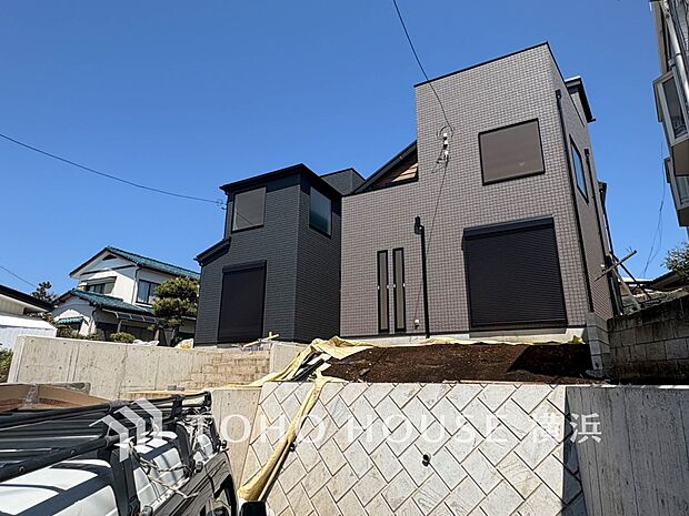 爽やかな青空の下に贅沢なほどに降り注ぐ陽光、豊かな居住性と、クオリティが見事に調和した住空間。