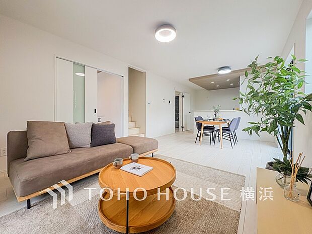 家族みんなが爽やかに健やかに過ごせるように、溢れる光をたっぷり取り込んだリビング。