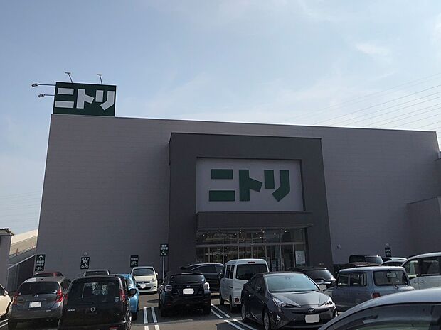 ニトリ大船店　1900m　大型家具からインテリア用品までトータルで揃うホームセンター。営業時間は朝10時～夜21時まで。 