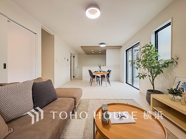 和やかで洗練された空間の演出。寛ぎとコミュニケーションを育む居心地のよい場所。