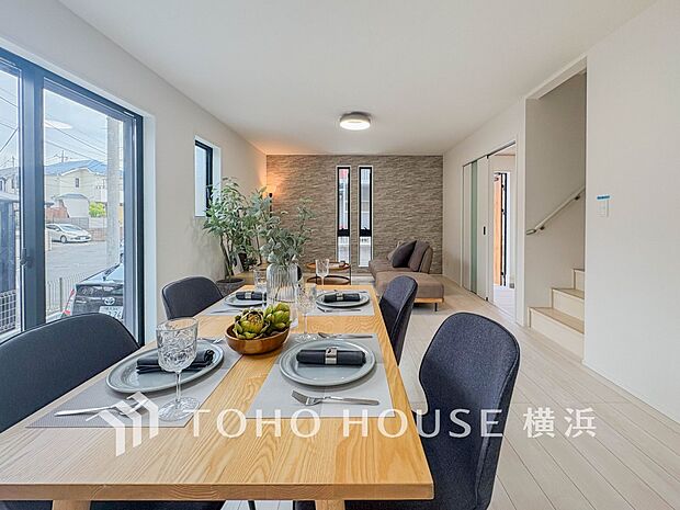 食事と楽しい会話が始まるスペース。