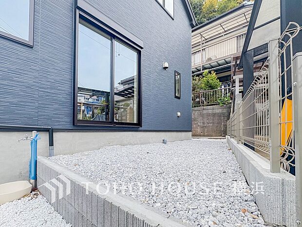 毎日の暮らしの中に癒しを与えてくれるお庭スペース。