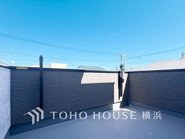 心地よい陽射しや暖かな風を楽しむことが出来るバルコニー。