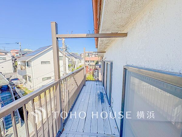 心地よい陽射しや暖かな風を楽しむことが出来るバルコニー。