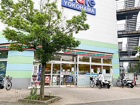 セブンイレブン横浜並木2丁目店 700m 24時間営業。近くにあるとちょっとした買い物にも便利ですね。