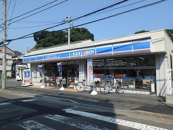 ローソン横浜八幡町店　220m　24時間営業ですので、急な買い物に便利です。