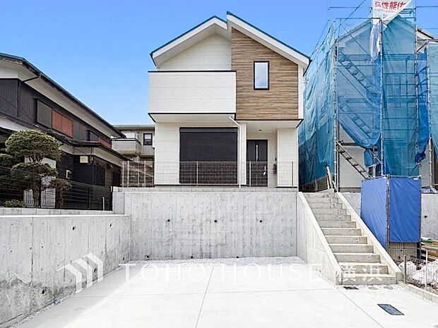 お住まいの顔となる玄関。住まう方のプライドを満たすクオリティを備えています。