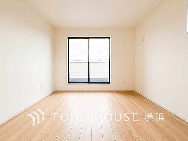 心地よい光と風があふれています。プライベートな自分時間を快適に過ごせるお部屋。