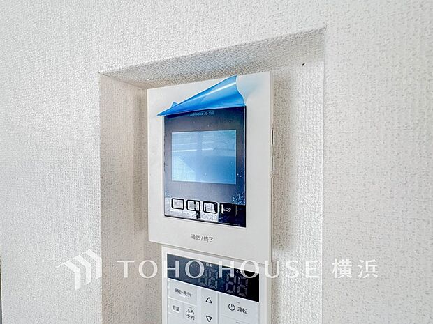誰が来てもわかる様にモニター付きインターホンを設置。快適と安らぎを合わせた優しい設計。