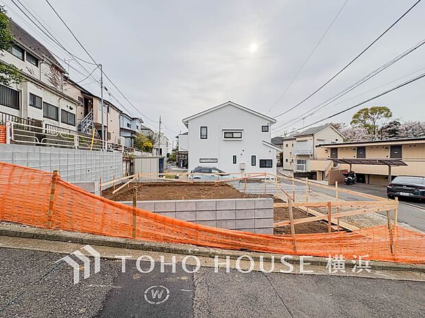 良質な環境に暮らす永住の邸がここに誕生します。（2026年4月撮影）