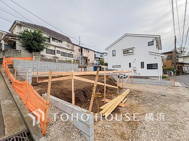 美しい街並みと穏やかな住環境でやすらぎの暮らしを叶えます。（2026年4月撮影）