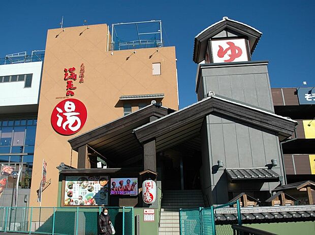 天然温泉 満天の湯　1200m　全18種類のお風呂でリラックス。都市の喧騒を忘れさせてくれるリラクゼーションスポット。   