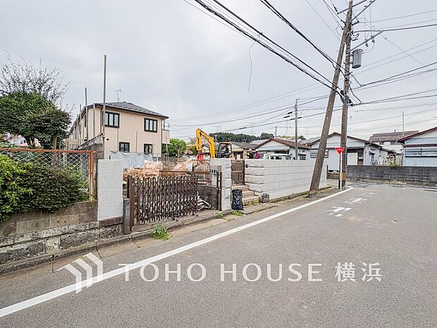 生活利便に優れた住環境に立地し、ゆとりある生活が送れます。（2026年4月撮影）