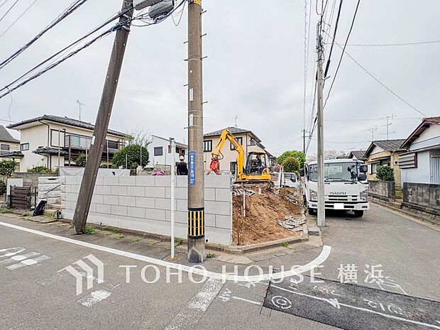 敷地内に駐車スペースがあると、日々の暮らしのをスムーズに運ぶ事が出来ます。（2026年4月撮影）