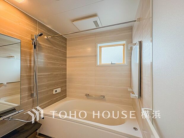 一日の疲れが癒される優雅なバスタイムを堪能できるゆとりあるバスルームです。