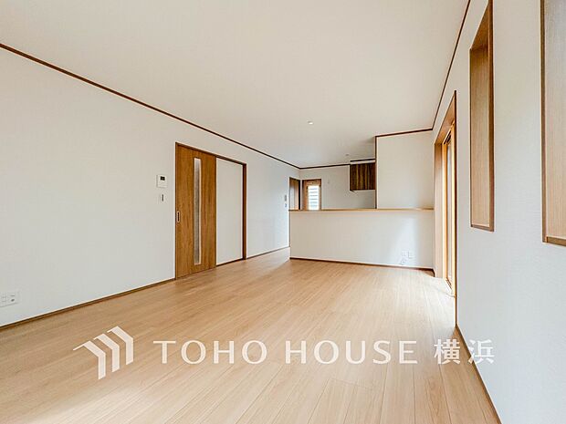 光と風があふれる開放的なリビングダイニングには自然と家族みんなが集まってきます。