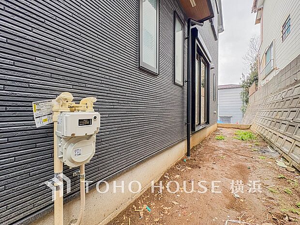 敷地内にもゆとりを感じるスペースがございます。