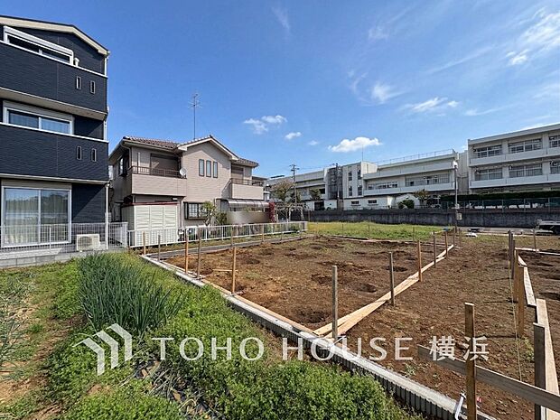 快適さや豊かさはもちろん、未来まで考えた家造りをテーマに建築されます。（2026年4月撮影）