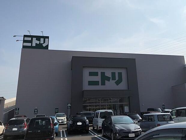 ニトリ大船店 550m 10時~21時営業。大型家具からインテリア用品までトータルで揃うホームセンター。