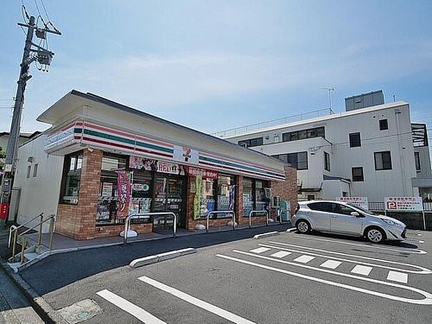 セブンイレブン横浜栄小菅ケ谷店　230m　食品・日用品の購入、各種支払い、ATM利用まで幅広く対応。24時間、急な入用にも即座に対応できます。 