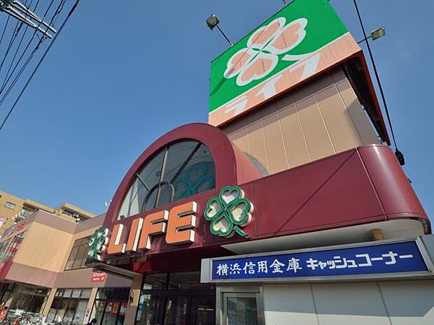 ライフ大口店　950m　10時～24時営業。帰宅の遅い方の強い味方のスーパーです。 