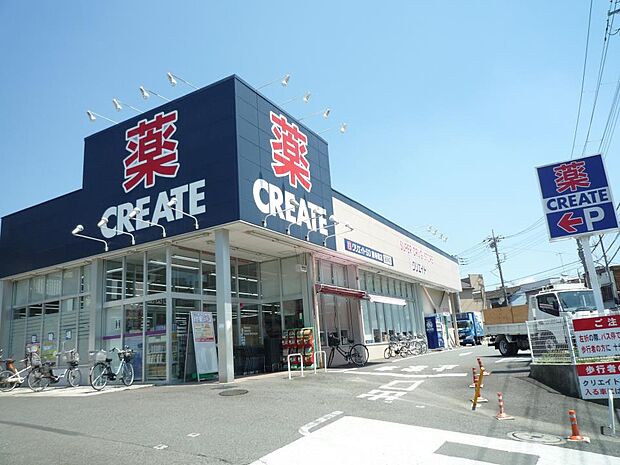 クリエイトSD 横浜東寺尾店 800m 処方箋の受付も行うドラッグストア。食品・お米などの取り扱いもあります。