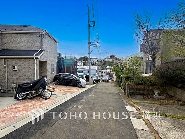 子育て環境、生活利便に優れた住環境に立地し、ゆとりある生活が送れます。（2026年4月撮影）