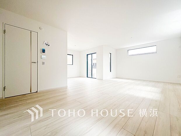 忙しい朝でも、しっかり家族が揃って食事をして頂けるゆとりある大きさのダイニングスペース