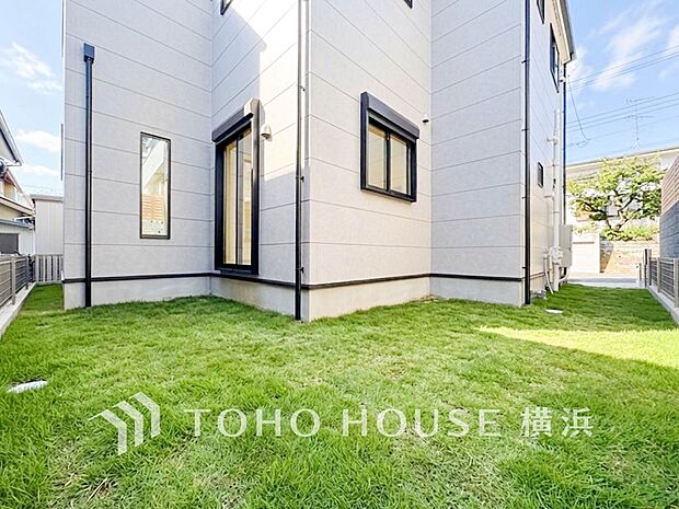 たっぷり降り注ぐ日差しの下バーベキューを楽しんだり、大切な家族やペットと楽しい休日を。