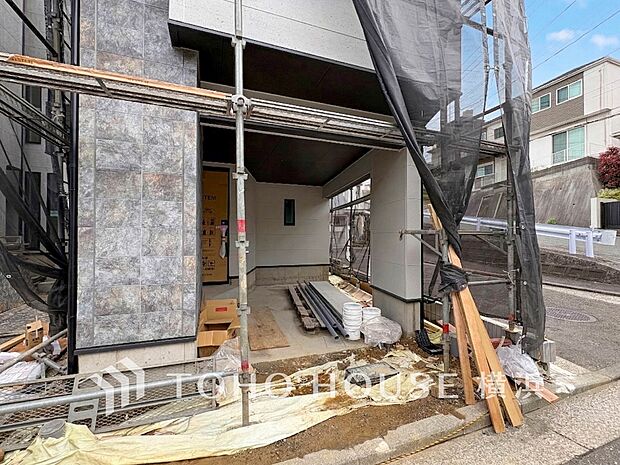 敷地内に駐車スペースがあると、日々の暮らしのをスムーズに運ぶ事が出来ます。（2026年4月撮影）