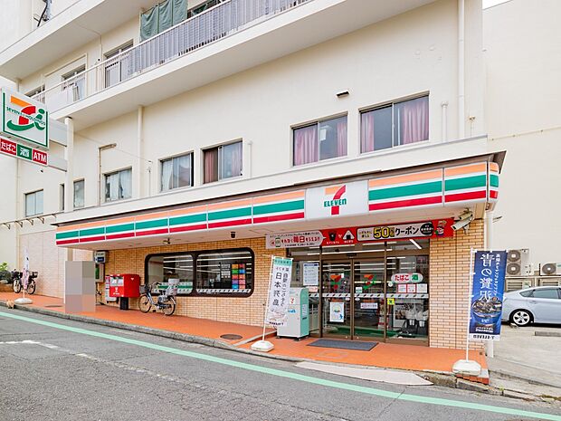 セブンイレブン横浜富岡西1丁目店　500m　24時間営業。近くにあるとちょっとした買い物にも便利ですね。 
