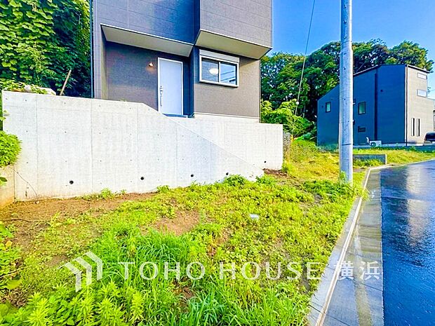 敷地内に駐車スペースがあると、日々の暮らしのをスムーズに運ぶ事が出来ます。