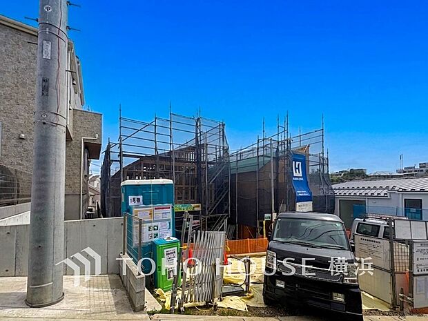 良質な環境に暮らす永住の邸がここに誕生します。（2026年4月撮影）