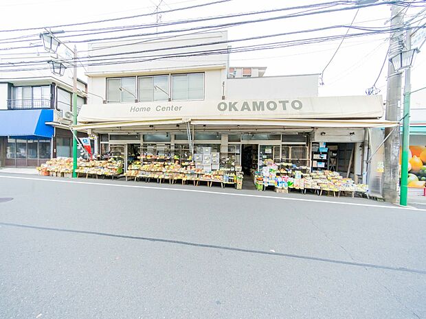 ホームセンターオカモト 　1200m　洋食器・刃物・手道具・金物類を取り扱うお店です。 