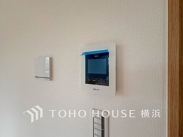 誰が来てもわかる様にモニター付きインターホンを設置。快適と安らぎを合わせた優しい設計。