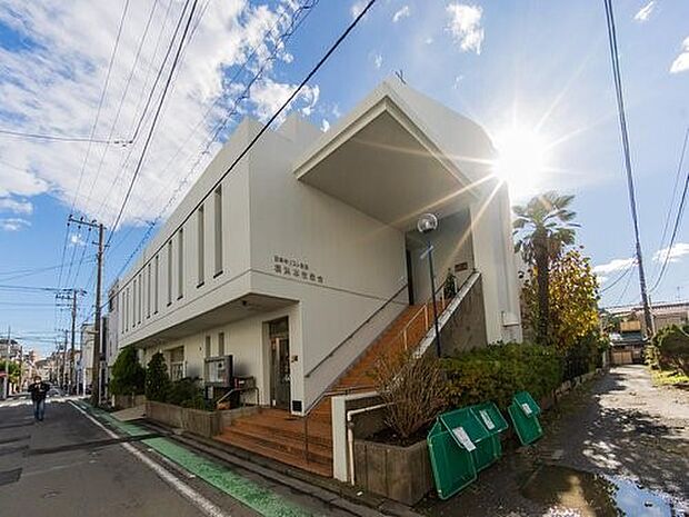 早苗幼稚園 800m キリスト教信仰に基づく教育理念をもって、人間形成を行っています。