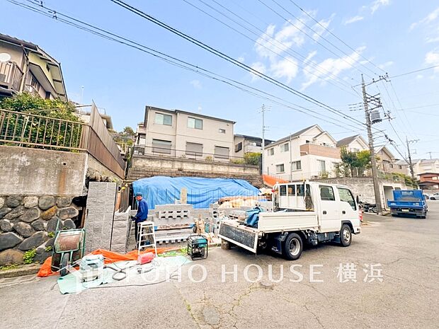 十分な広さのカースペースは、お車2台分の広さがあります。(2026年4月撮影)