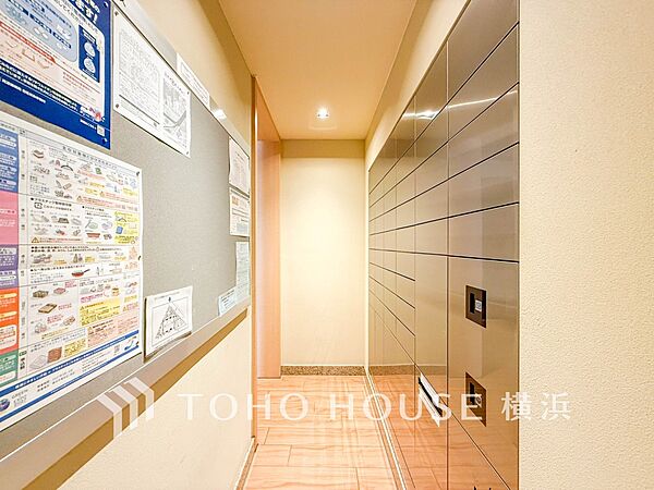 普段留守がちなご家族にも安心な宅配ボックスを完備。再配達を頼む手間を省ける嬉しい設備です。