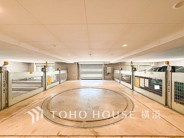 敷地内駐車場（空き状況はお問い合わせください）。