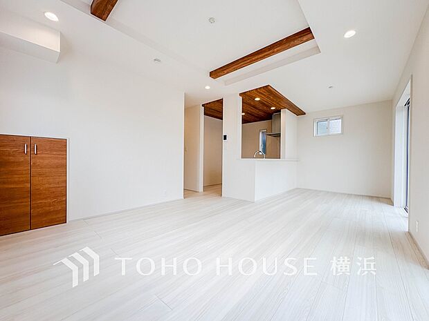 和やかで洗練された空間の演出。寛ぎとコミュニケーションを育む居心地のよい場所。