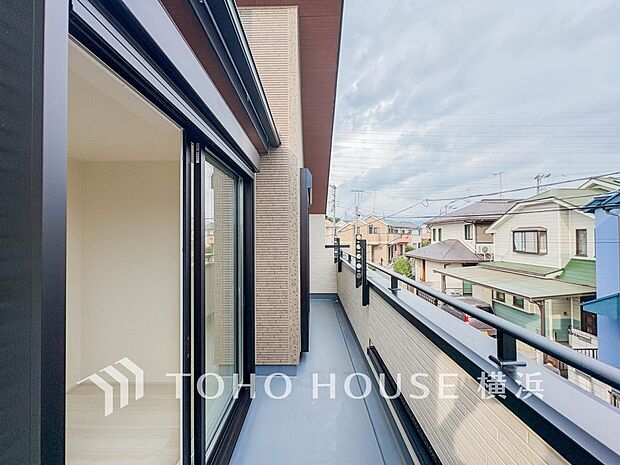 お部屋にも爽やかな風と暖かく柔らかな日差しが差し込み、毎日の暮らしを豊かに彩ります。
