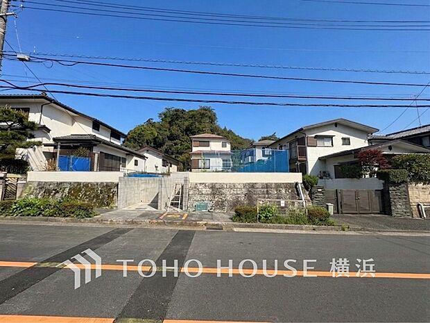 生活利便に優れた住環境に立地し、ゆとりある生活が送れます。（2026年4月撮影）