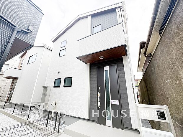 お住まいの顔となる玄関。住まう方のプライドを満たすクオリティを備えています。 