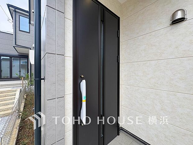 お住まいの顔となる玄関。住まう方のプライドを満たすクオリティを備えています。