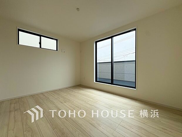 心地よい光と風があふれています。プライベートな自分時間を快適に過ごせるお部屋。