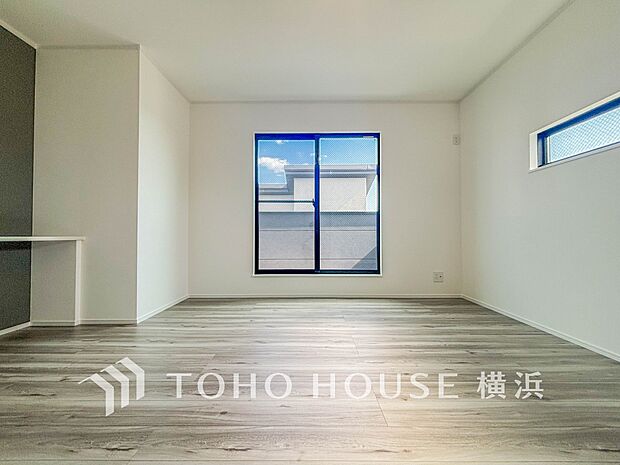 心地よい光と風があふれています。プライベートな自分時間を快適に過ごせるお部屋。