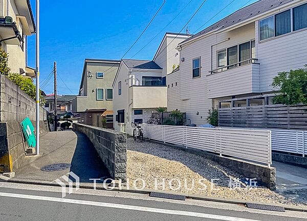 生活利便に優れた住環境に立地し、ゆとりある生活が送れます。
